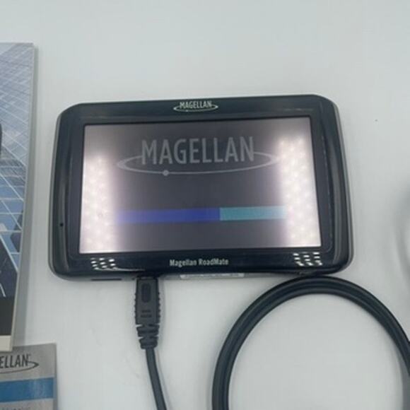 Magellan Roadmate 3045 With Accessories Tested Cords Mount Charger Manual - Picture 7 of 8